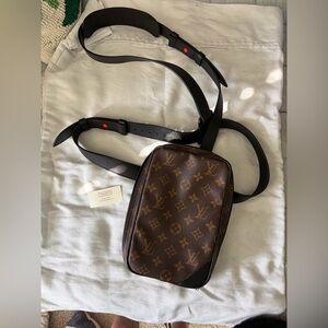 Louis Vuitton Men’s Utility Belt Bag
